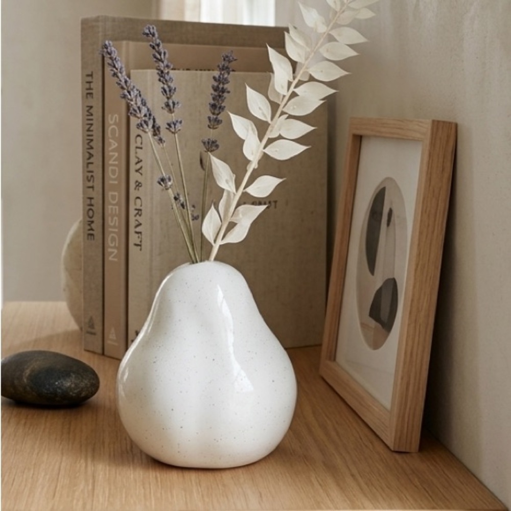 Modern Speckled Ceramic Pear Vase – Minimalist Bud Vase – White